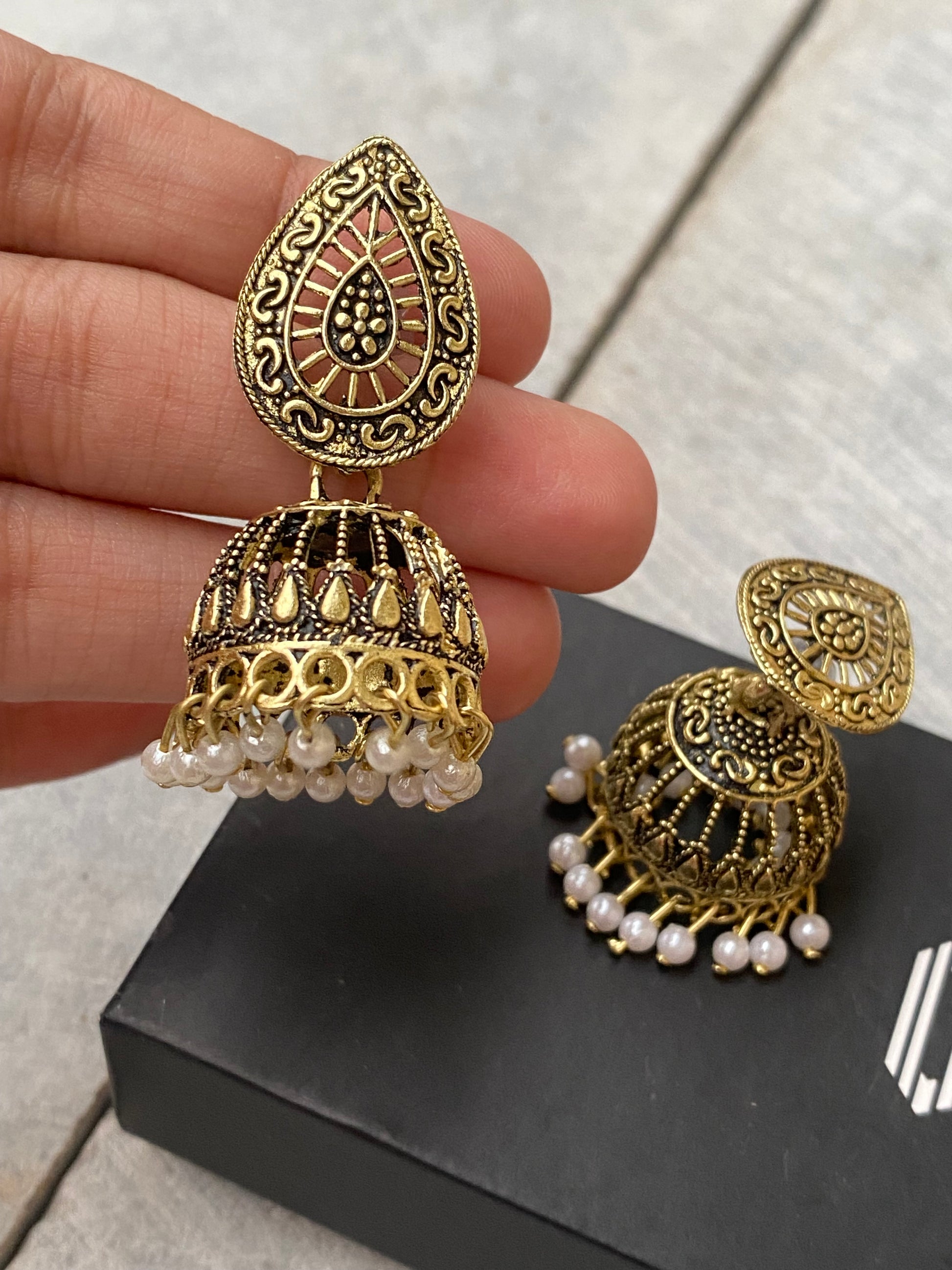 Kaeri Jhumka - Layla