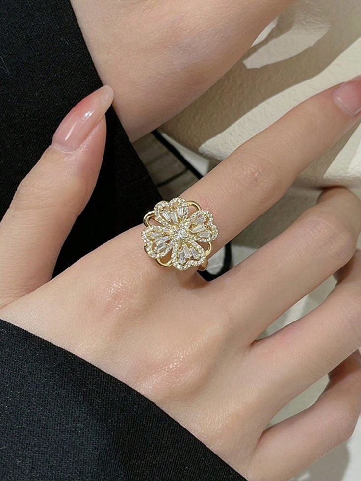 Moveable Clover Ring - Layla